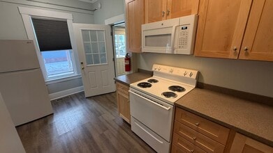 36 Wakefield St in Rochester, NH - Foto de edificio - Building Photo