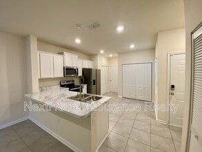 7611 Legacy Trl in Jacksonville, FL - Building Photo - Building Photo