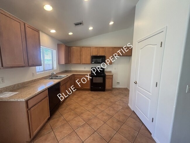 270 E Shore Cliff Pl in Oro Valley, AZ - Building Photo - Building Photo