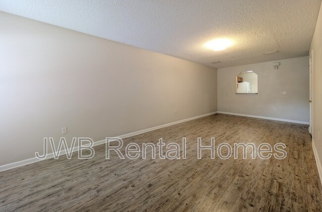 8475 McGirts Village Ln in Jacksonville, FL - Building Photo - Building Photo