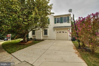 5820 Silchester St in Burke, VA - Building Photo - Building Photo