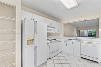 9511 Weldon Cir in Tamarac, FL - Building Photo - Building Photo