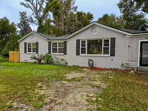 1447 Lawrence Pl in Jacksonville, FL - Foto de edificio - Building Photo