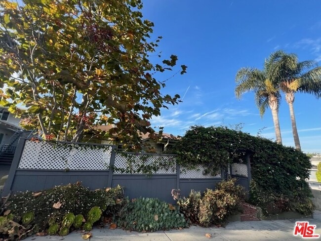 721 Pine St in Santa Monica, CA - Building Photo - Building Photo