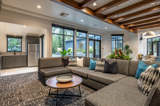 Meridian Pointe Apartment Homes in Puyallup, WA - Building Photo - Building Photo