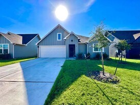 331 N Richland Dr in Lockhart, TX - Building Photo