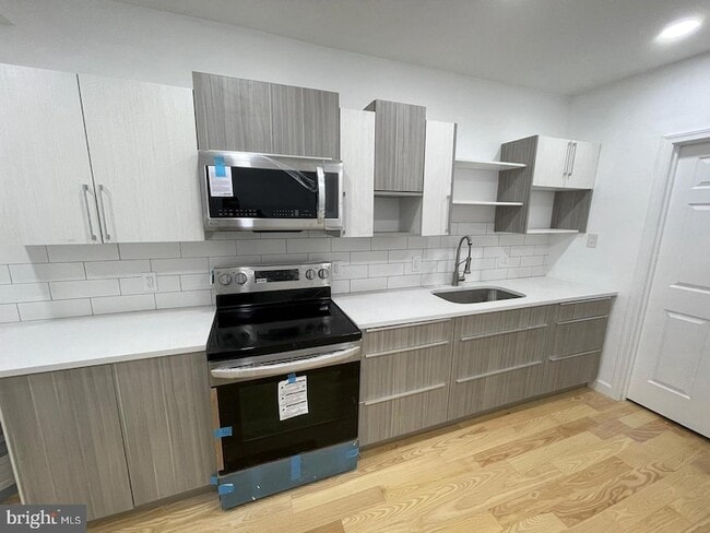 2251 N 29th St, Unit 2 in Philadelphia, PA - Building Photo - Building Photo