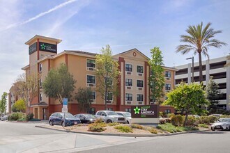 Furnished Studio-Los Angeles - Burbank Air in Burbank, CA - Building Photo - Building Photo