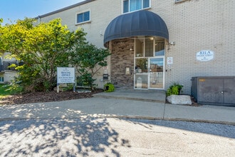 Devine Street Apartments in Sarnia, ON - Building Photo - Building Photo
