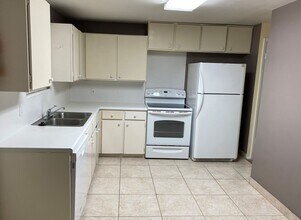 824-826-826 WhiteMaple Way in Millcreek, UT - Foto de edificio - Building Photo