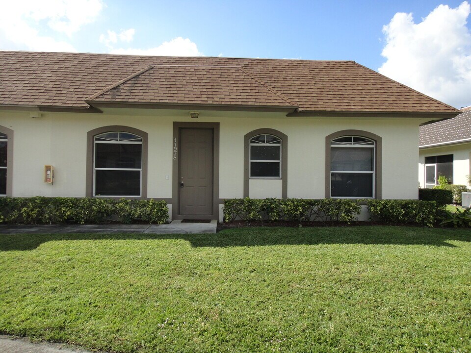 11978 Sturbridge Ln in Wellington, FL - Foto de edificio