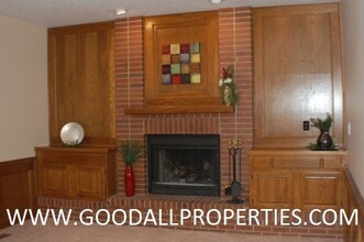 924 Prairie View Dr in West Des Moines, IA - Building Photo - Building Photo