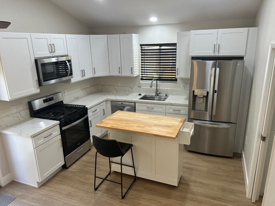 745 Torrey Pines Pl in Oceanside, CA - Building Photo