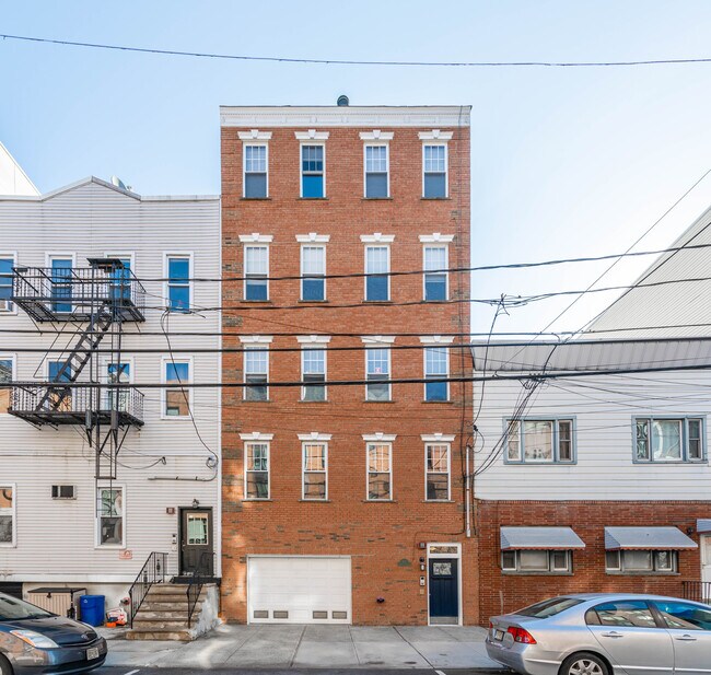 523 Monroe St in Hoboken, NJ - Building Photo - Building Photo