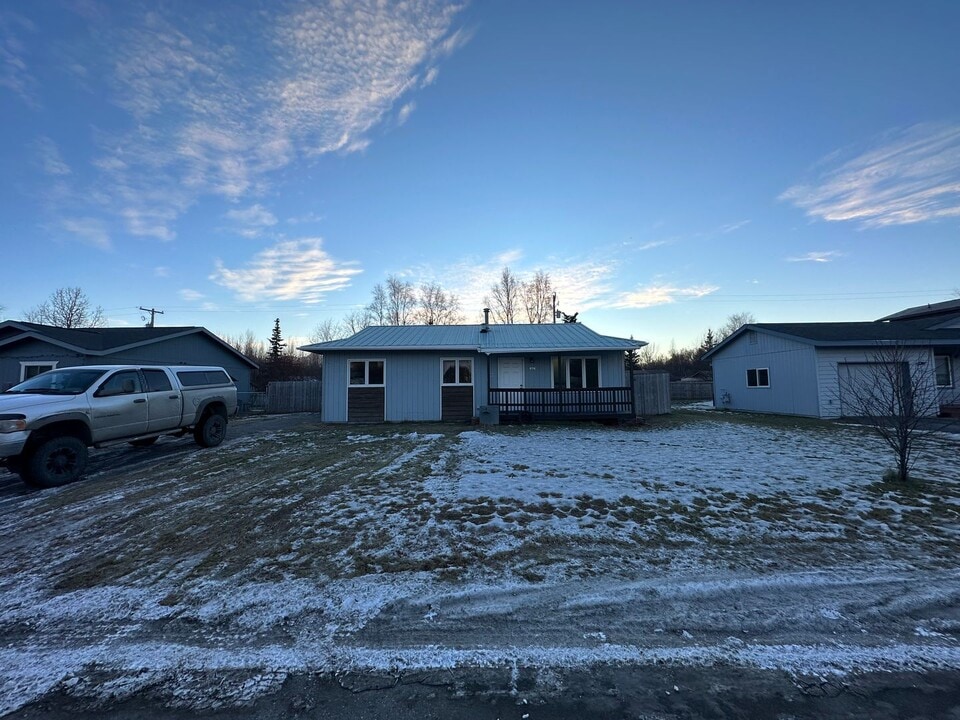 850 Edinborough Dr in Palmer, AK - Building Photo