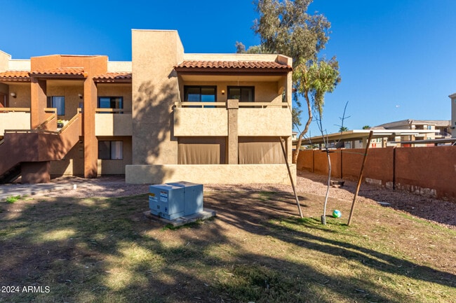 1125 E Broadway Rd in Tempe, AZ - Building Photo - Building Photo