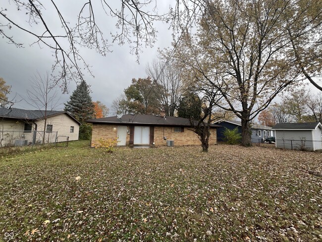 7901 Potomac Ave in Indianapolis, IN - Foto de edificio - Building Photo