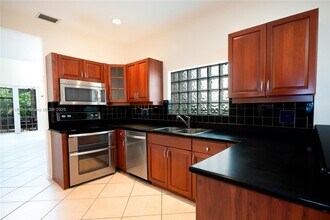 1250 Hayes St in Hollywood, FL - Building Photo - Building Photo