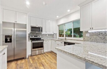 17220 SW 83rd Ct in Palmetto Bay, FL - Building Photo - Building Photo