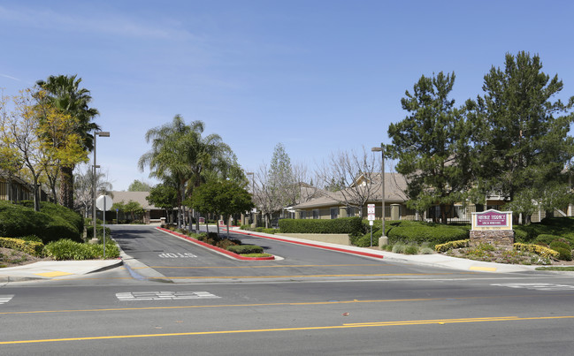 Vintage Terrace Senior Apartments in Corona, CA - Foto de edificio - Building Photo