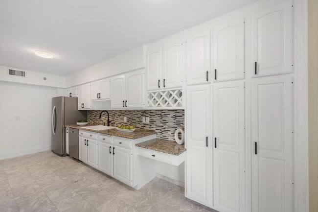 1401 S Ocean Blvd in Boca Raton, FL - Building Photo - Building Photo