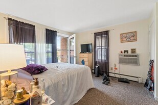 71 Silver Lake Ave, Unit 71 silver lake in Newton, MA - Building Photo