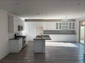 2816 Palma Cir in Corona, CA - Foto de edificio - Building Photo