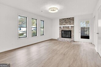 1010 Mathews Ct in Smyrna, GA - Building Photo - Building Photo