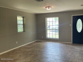 110 Raggio Dr in Scott, LA - Foto de edificio - Building Photo