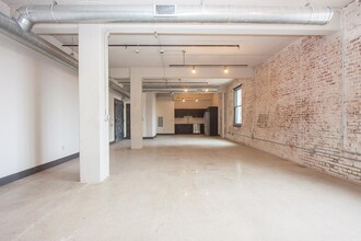 190 Christopher Columbus Dr in Jersey City, NJ - Building Photo - Building Photo