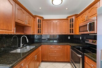 1381 W 63rd St in Hialeah, FL - Building Photo - Building Photo