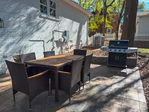 7601 Bedfordshire Dr in Charlotte, NC - Foto de edificio - Building Photo