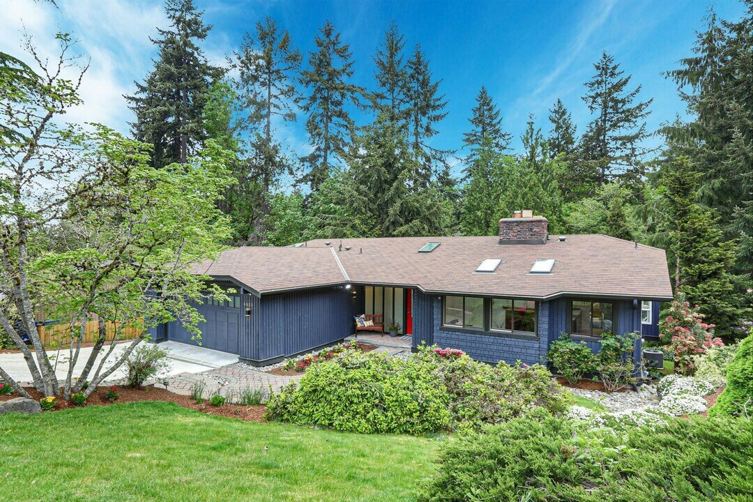 4650 152nd Pl SE in Bellevue, WA - Building Photo