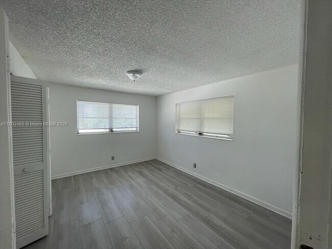 2530 Pierce St in Hollywood, FL - Building Photo - Building Photo