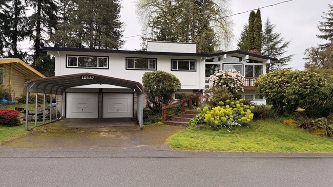 property at 12527 SE 52nd St