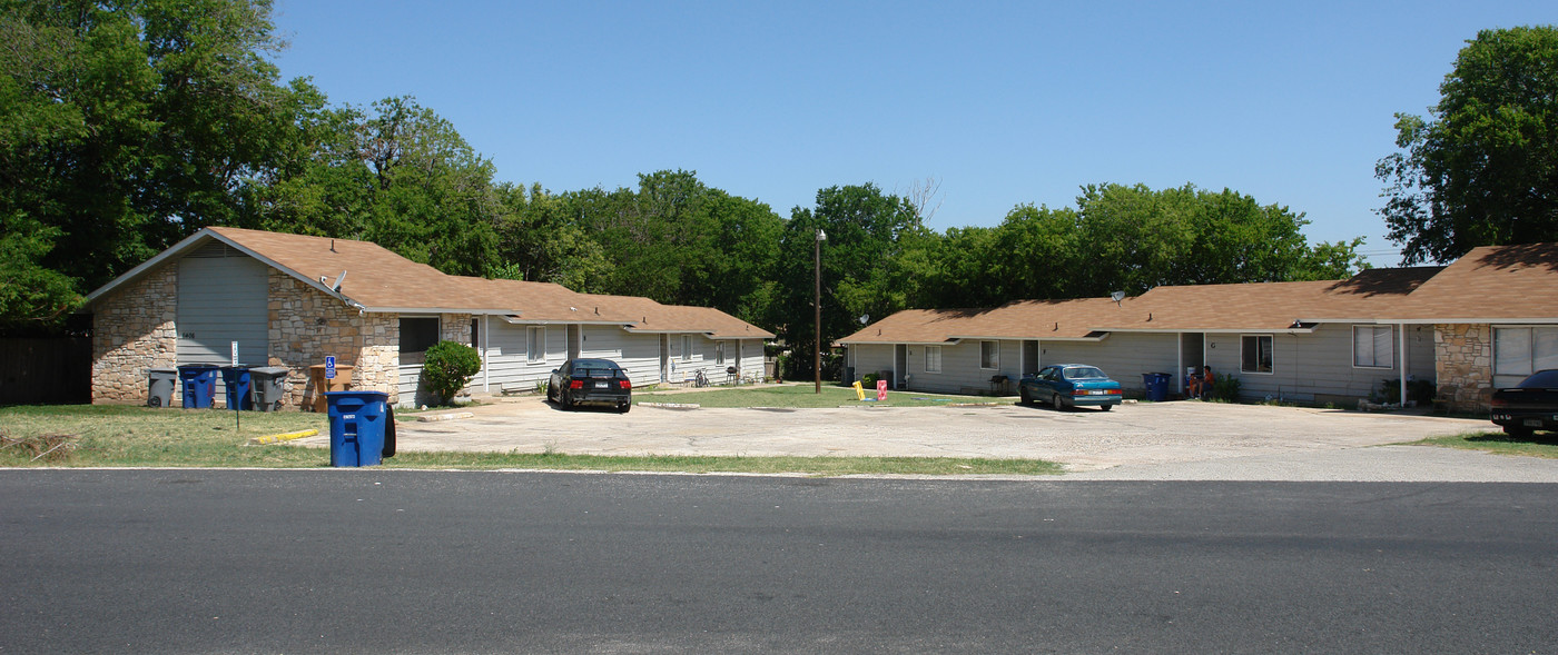 6406 Bradsher Dr in Austin, TX - Building Photo