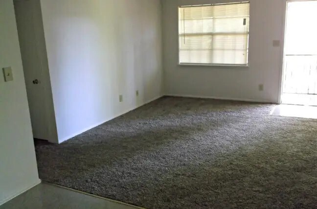 226 Spanish Oaks Rd in Guin, AL - Foto de edificio - Building Photo