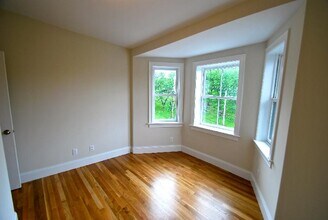 53 Fort Ave, Unit 3 in Boston, MA - Foto de edificio - Building Photo