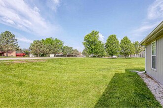 232 SW Chartwell Cir in Lee's Summit, MO - Building Photo - Building Photo