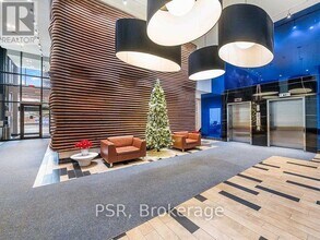 111 Bathurst St in Toronto, ON - Building Photo - Building Photo