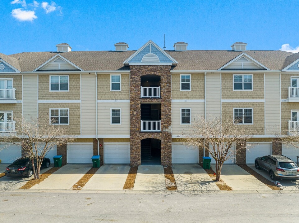2203 Walosi Way, Unit L-103 in Panama City, FL - Foto de edificio