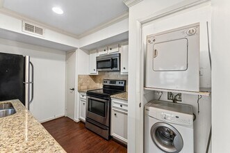 2800 Jeanetta St, Unit 1402 in Houston, TX - Building Photo - Building Photo