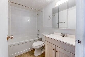 135 Isabella St in Toronto, ON - Building Photo - Interior Photo