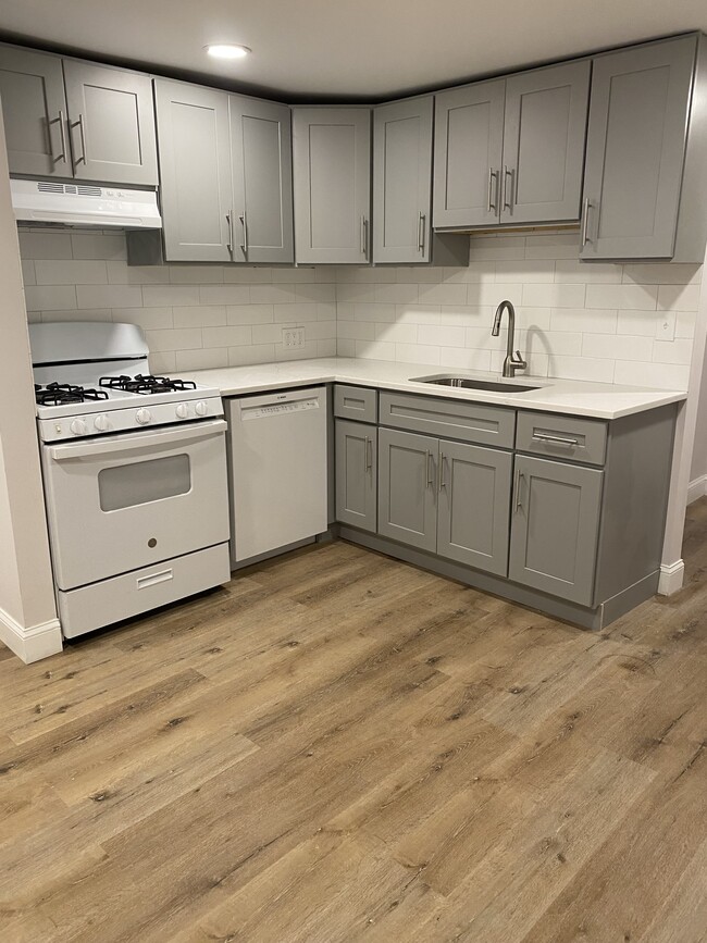 105 W Milton Ave, Unit 105 in Rahway, NJ - Building Photo - Building Photo