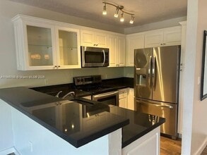 8325 SW 72nd Ave in Miami, FL - Building Photo - Building Photo