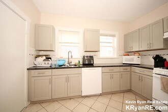 51 Parker St, Unit 3 in Watertown, MA - Building Photo - Building Photo
