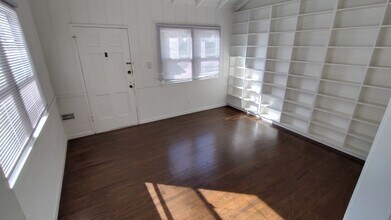 920 N Hayworth Ave, Unit 920 (right hand side) in West Hollywood, CA - Foto de edificio - Building Photo