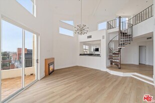 235 Main St in Los Angeles, CA - Building Photo