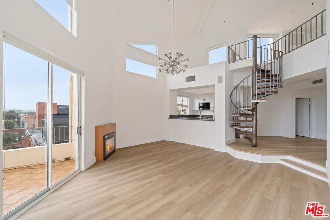 235 Main St in Los Angeles, CA - Building Photo