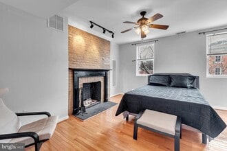 210 W Read St, Unit 2 in Baltimore, MD - Building Photo - Building Photo